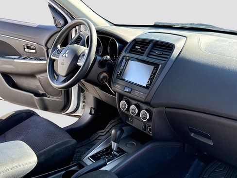 Used 2018 Mitsubishi Outlander Sport ES FWD image 5
