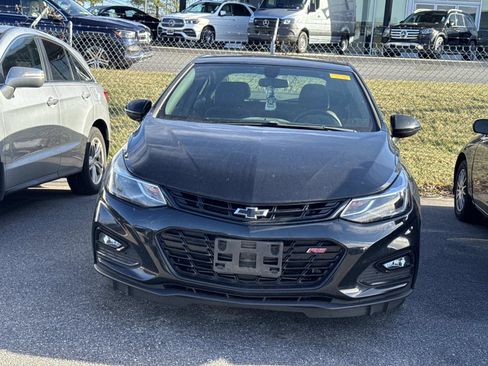 Used 2018 Chevrolet Cruze LT w/ Convenience Package image 2