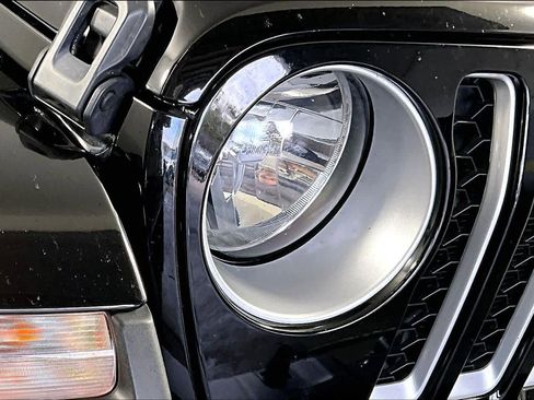 Used 2022 Jeep Gladiator Overland w/ Popular Equipment Package image 25