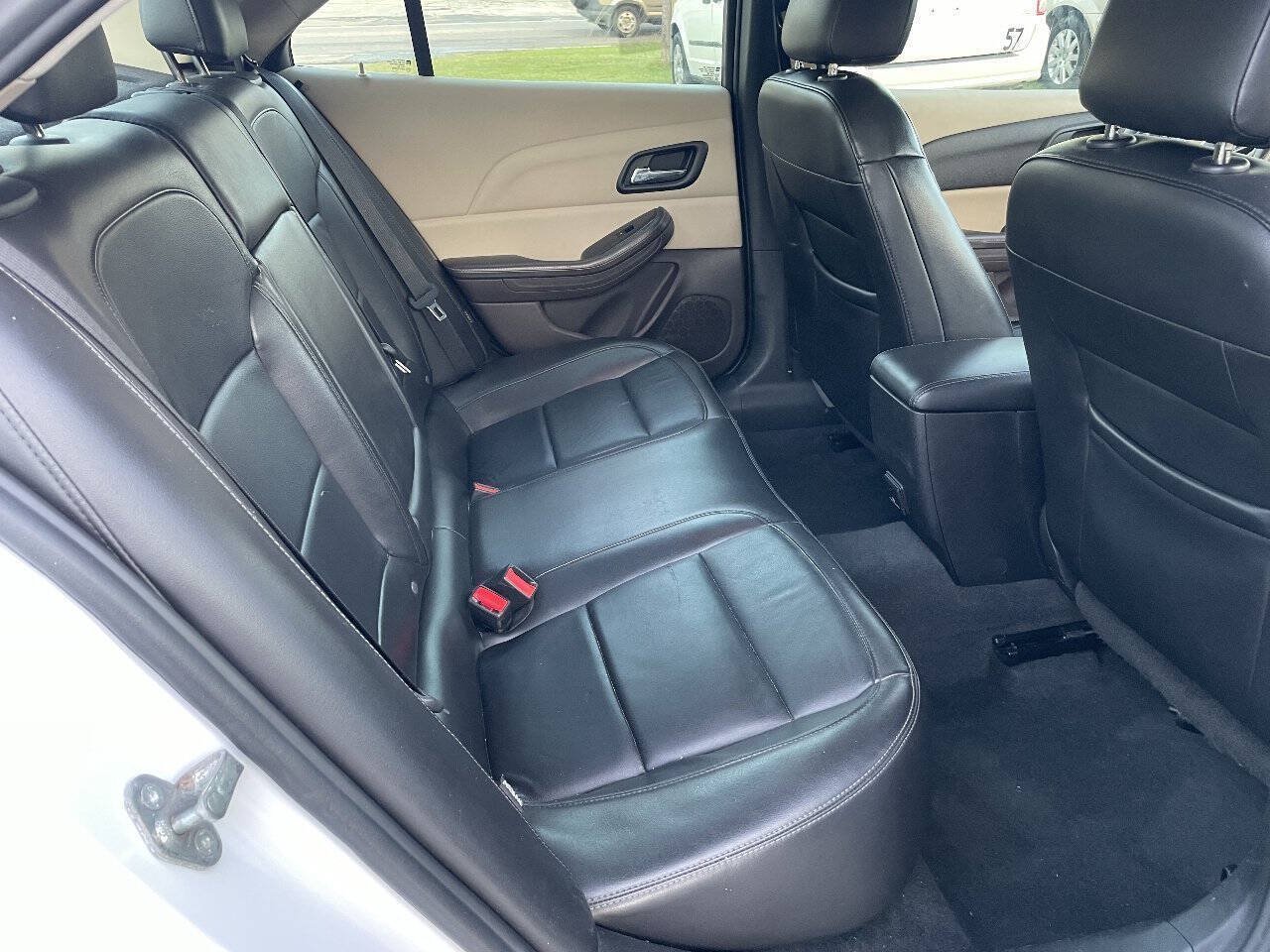 Used 2015 Chevrolet Malibu LT w/ Leather Package FWD image 11