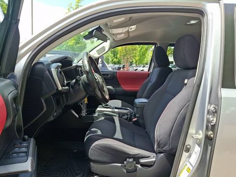 Used 2019 Toyota Tacoma SR5 RWD image 13