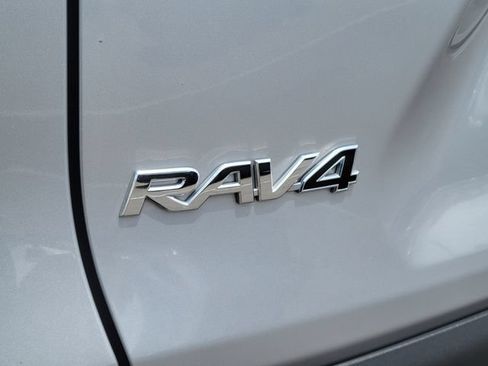 Used 2022 Toyota RAV4 XLE FWD image 23