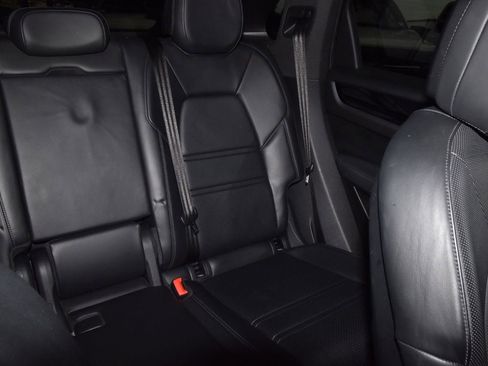 Used 2022 Porsche Cayenne AWD/4WD image 21