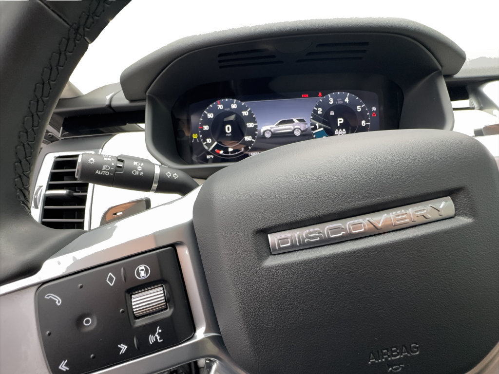 Used 2025 Land Rover Discovery S AWD/4WD image 47
