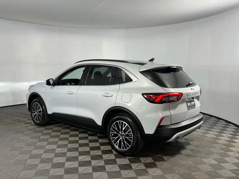 Used 2025 Ford Escape SE image 9