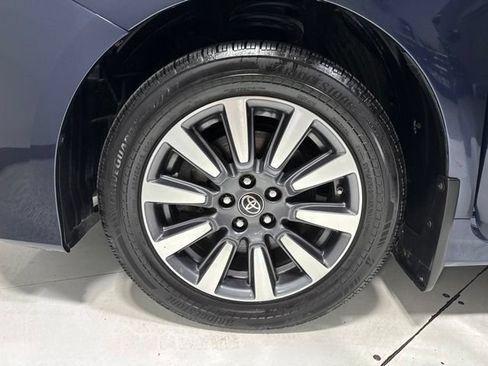 Used 2020 Toyota Sienna XLE AWD/4WD image 10