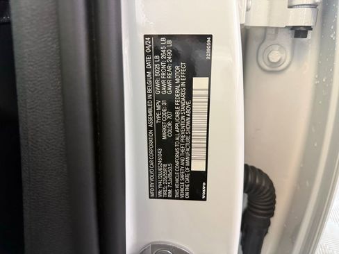 Used 2025 Volvo XC40 B5 Core w/ Protection Package Premier image 24