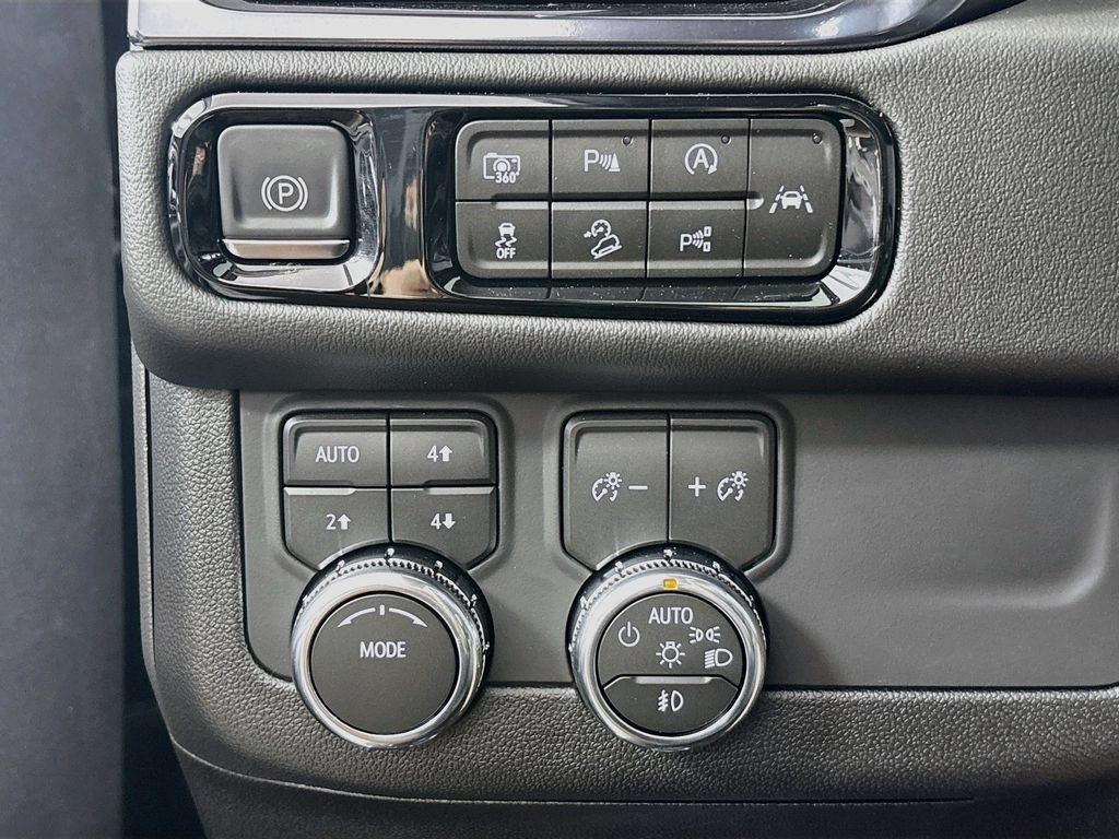 New 2026 GMC Yukon XL AT4 AWD/4WD image 10