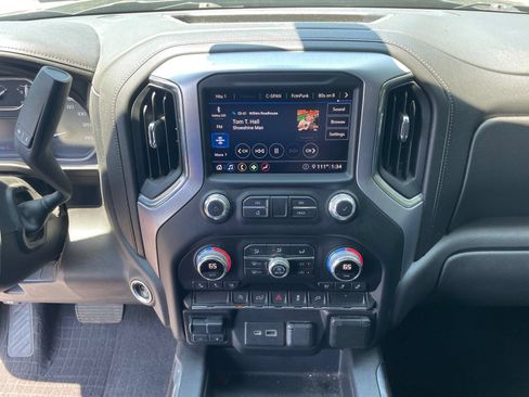 Used 2020 GMC Sierra 1500 SLT RWD image 19