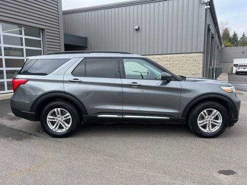 Used 2024 Ford Explorer XLT w/ Equipment Group 202A AWD/4WD image 4