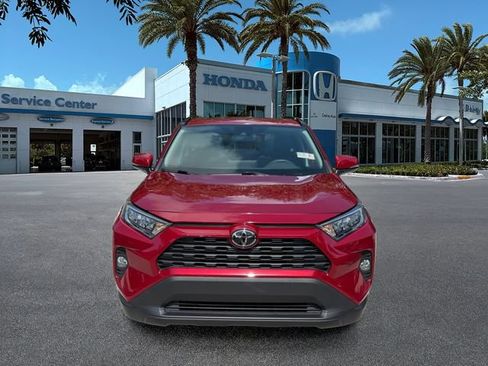 Used 2021 Toyota RAV4 XLE w/ Convenience Package FWD image 3