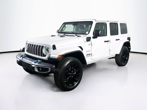 Used 2024 Jeep Wrangler Unlimited Sahara AWD/4WD image 3