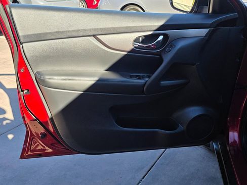 Used 2016 Nissan Rogue S image 28