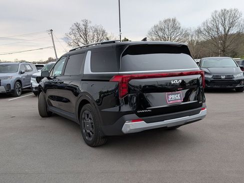 Used 2025 Kia Carnival EX image 7