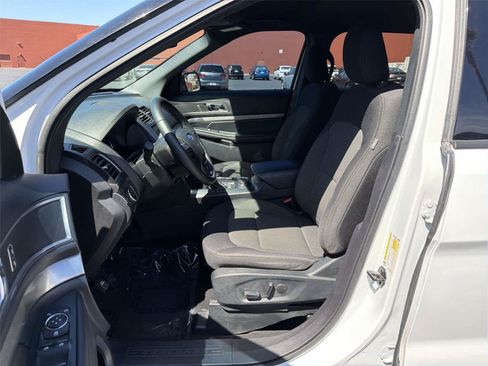 Used 2018 Ford Explorer XLT w/ Equipment Group 201A AWD/4WD image 12