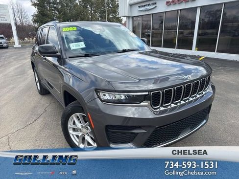 Certified 2023 Jeep Grand Cherokee Laredo X AWD/4WD image 1