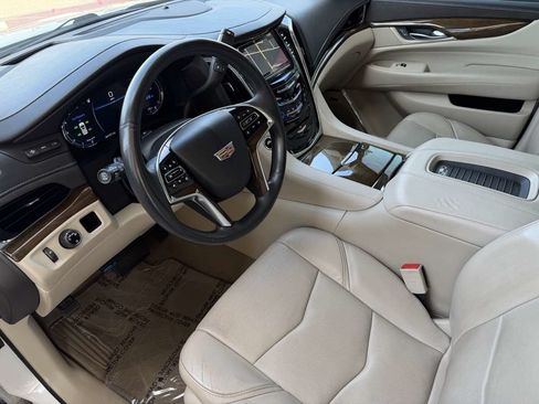 Used 2018 Cadillac Escalade Luxury RWD image 15