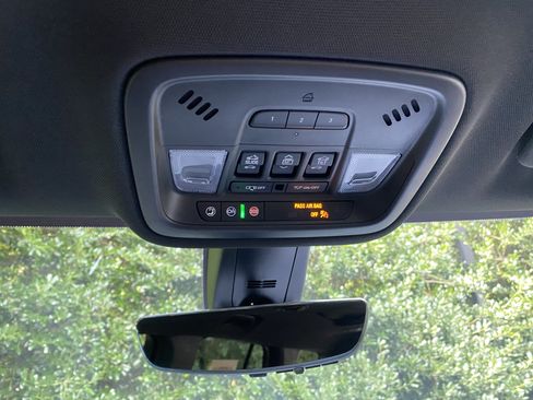 Used 2023 Chevrolet Traverse Premier w/ Redline Edition FWD image 31