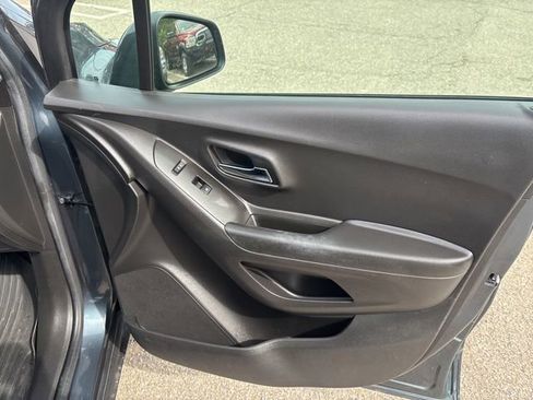 Used 2021 Chevrolet Trax LS w/ Tint and Cruise Package FWD image 12