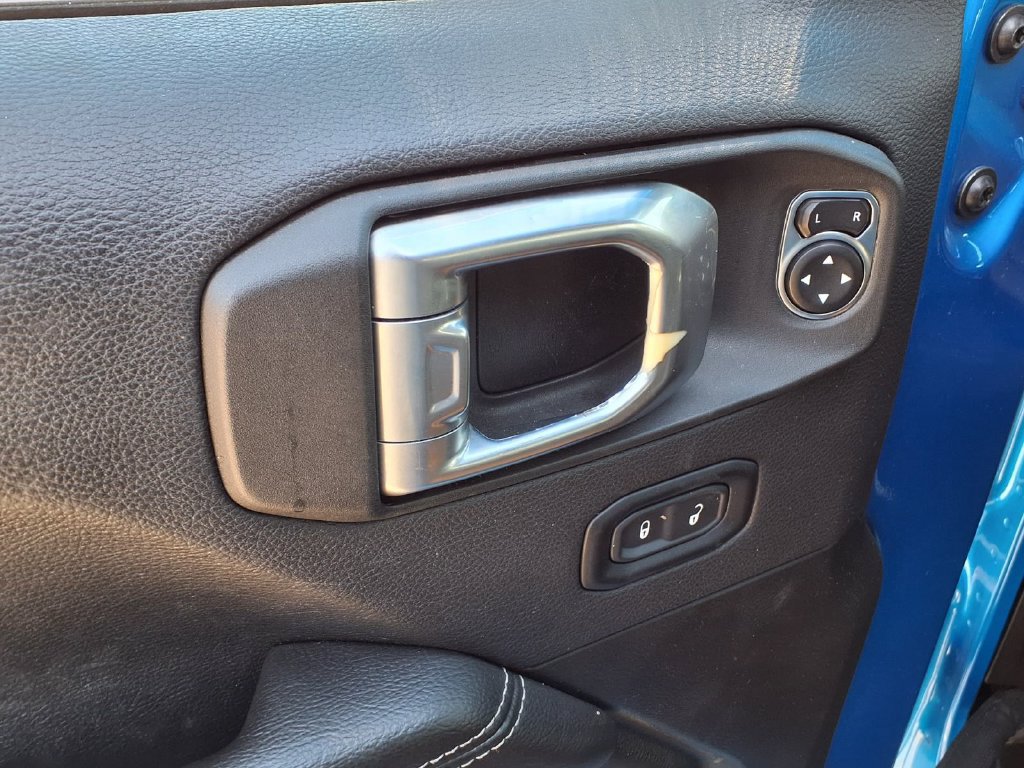 Used 2023 Jeep Wrangler Unlimited Sahara AWD/4WD image 11