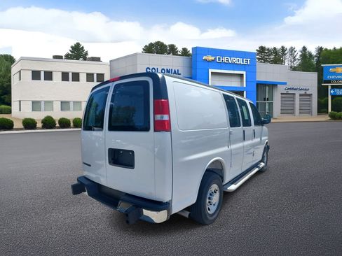 Used 2025 Chevrolet Express 2500 w/ Driver Convenience Package RWD image 4