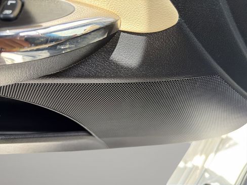 Used 2016 Toyota Avalon XLE FWD image 18