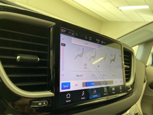 Used 2024 Chrysler Pacifica Touring-L FWD image 29
