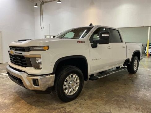 Used 2025 Chevrolet Silverado 2500 LT AWD/4WD image 1