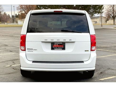 Used 2016 Dodge Grand Caravan SE w/ Quick Order Package 29E SE image 4