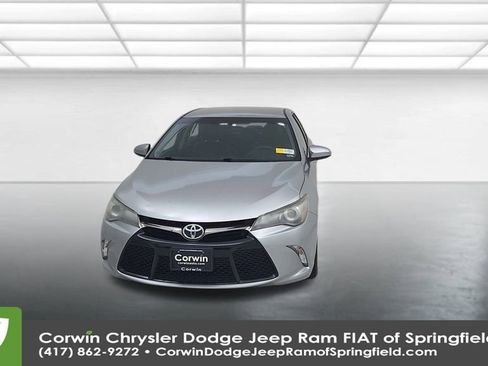 Used 2016 Toyota Camry SE image 5