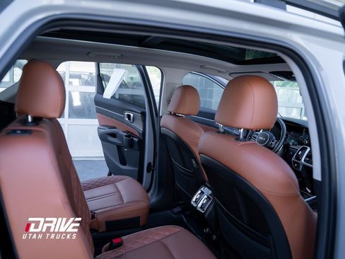 Used 2022 Kia Sorento SX Prestige w/ Rust Color Package image 24