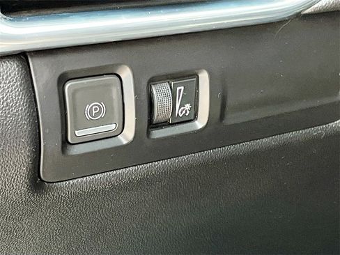 Used 2019 Cadillac XT4 Sport w/ Cold Weather Package image 10