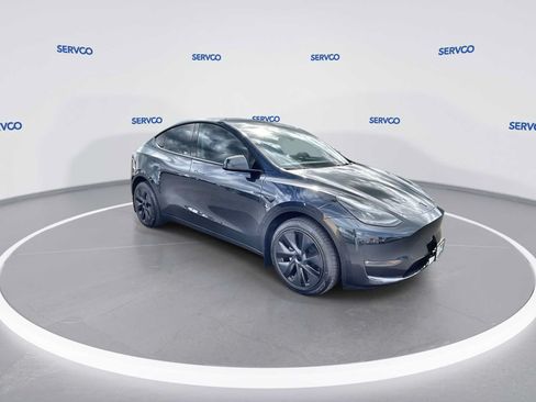 Used 2024 Tesla Model Y Long Range AWD/4WD image 2