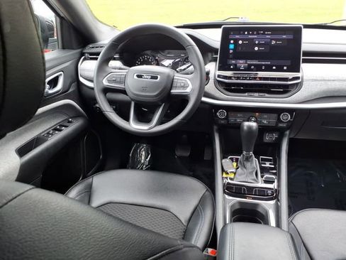 Used 2024 Jeep Compass Latitude AWD/4WD image 5
