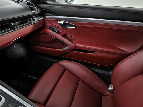 Used 2018 Porsche 718 Cayman S image 36