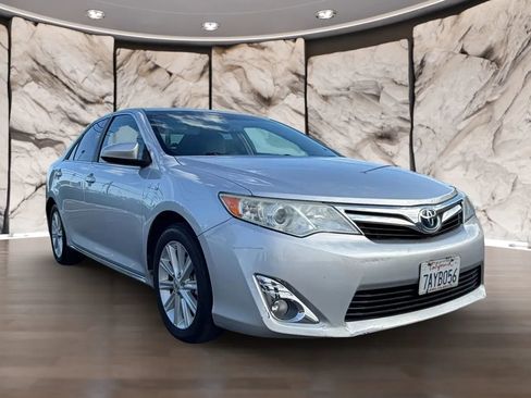 Used 2013 Toyota Camry XLE w/ Leather Pkg FWD image 3
