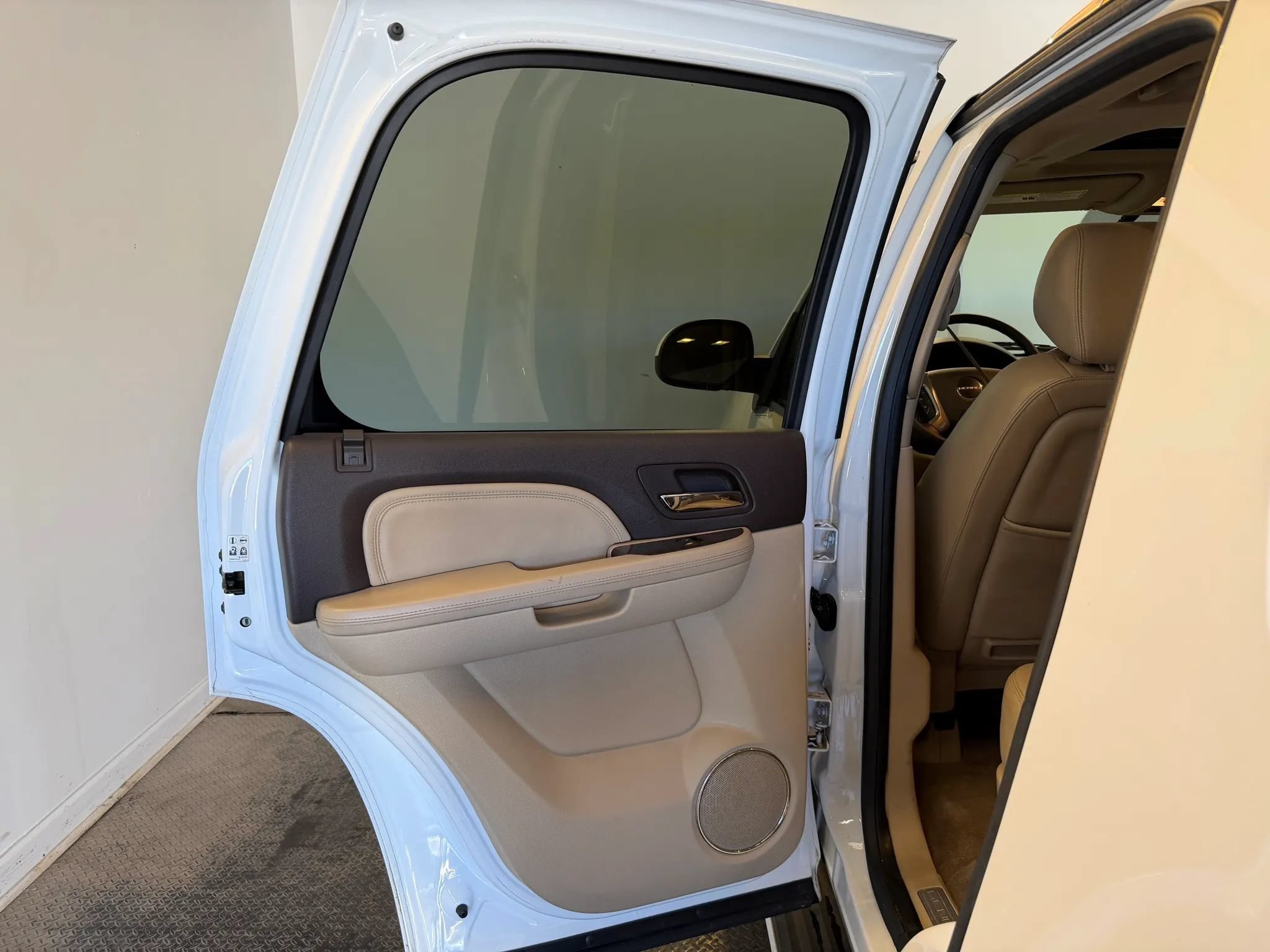 Used 2012 GMC Yukon Denali AWD/4WD image 34