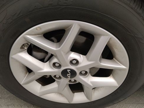 Used 2025 Kia Soul LX image 31