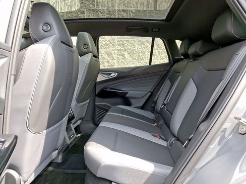 Used 2023 Volkswagen ID.4 Pro S image 10