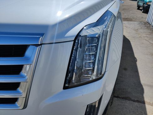 Used 2019 Cadillac Escalade Premium Luxury image 6
