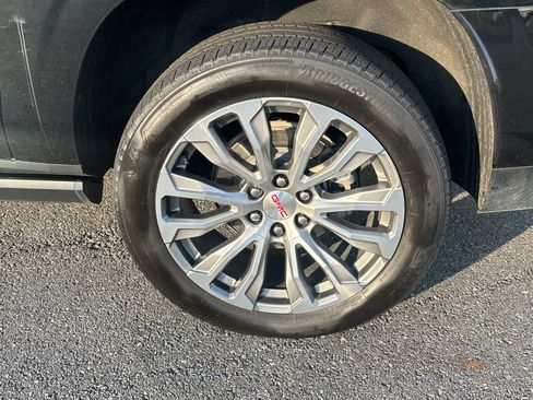 Used 2024 GMC Yukon XL Denali RWD image 33