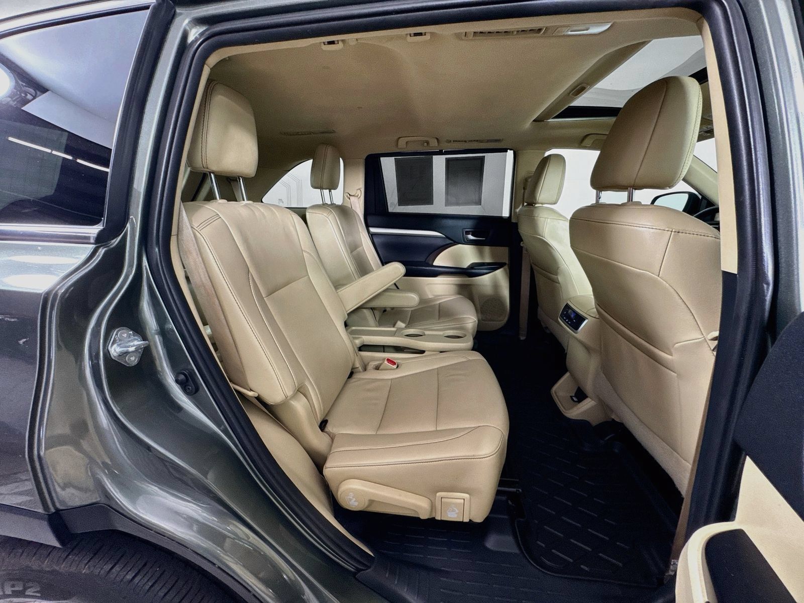 Used 2019 Toyota Highlander XLE AWD/4WD image 30