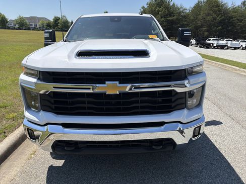 Certified 2025 Chevrolet Silverado 2500 LT w/ Convenience Package AWD/4WD image 3