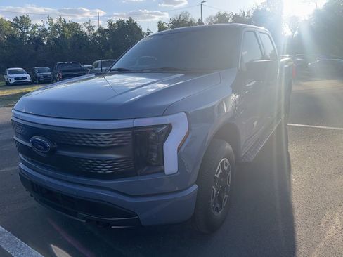 Used 2023 Ford F150 Lightning XLT image 2