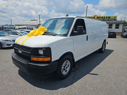 Used 2017 Chevrolet Express 3500 Extended RWD image 3