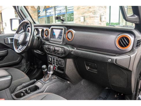 Used 2021 Jeep Gladiator Mojave w/ Cold Weather Group AWD/4WD image 15