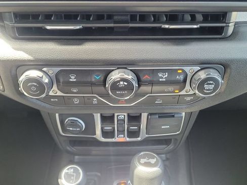 Used 2025 Jeep Wrangler Unlimited Sport AWD/4WD image 28