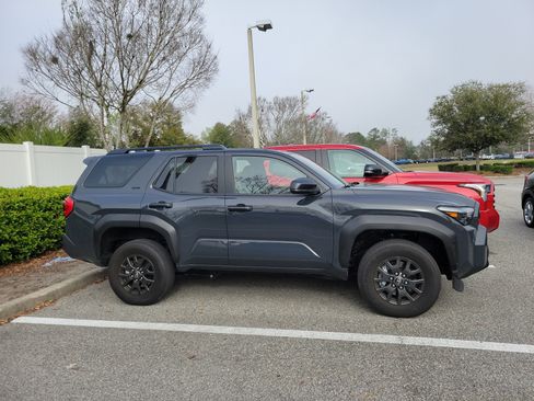 Used 2025 Toyota 4Runner SR5 image 9