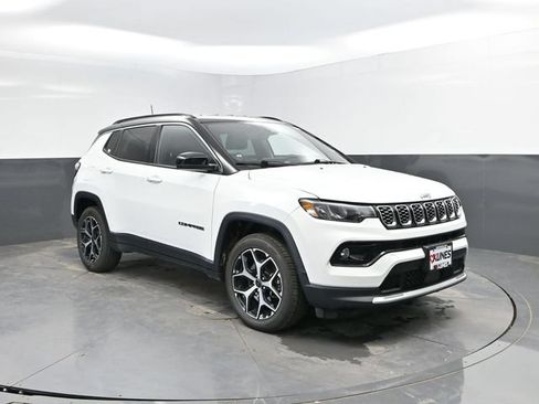 Used 2025 Jeep Compass Limited AWD/4WD image 4
