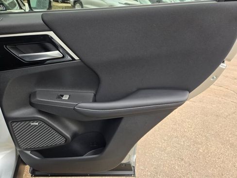 New 2026 Mitsubishi Outlander ES image 7